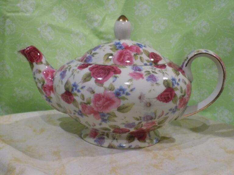 Red Rose Chintz Teapot Elegant Lady Tea Pots